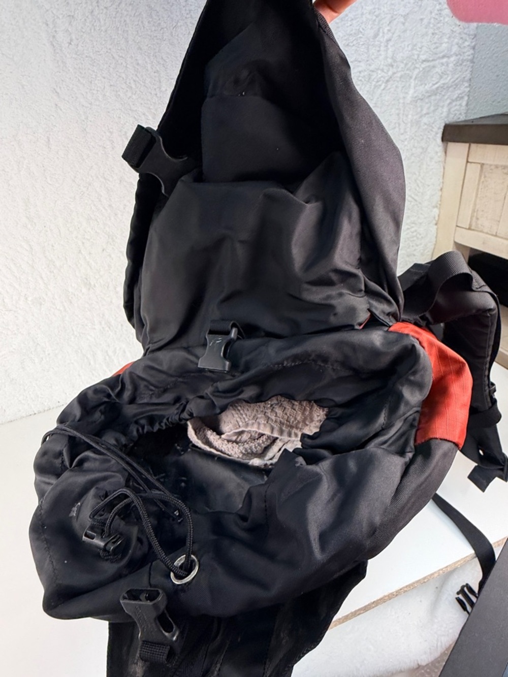 Arc’teryx Bora 30 Hiking Backpack Black Red Technical Daypack - Picture 12 of 14